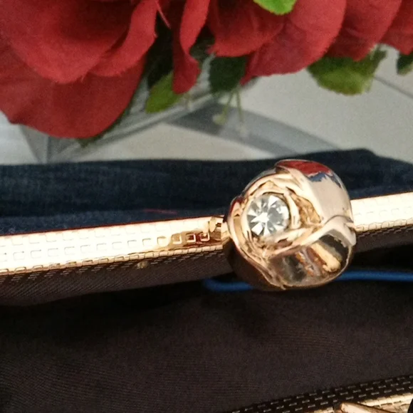 NWT🎁FREE GIFT INCLUDED🎁 Brand New Rhinestones Crystals Denim Shoulder Handbag - Picture 12 of 16